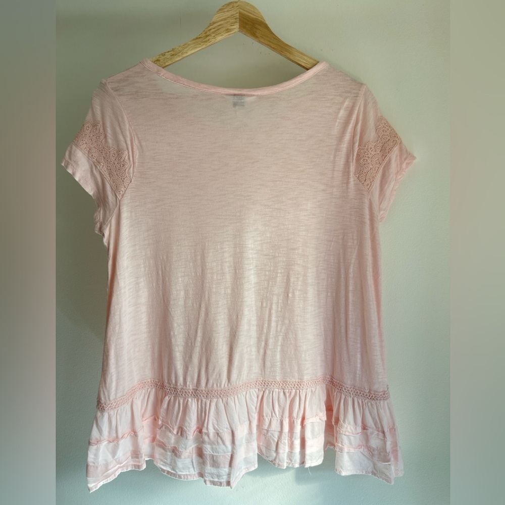 Crown & Ivy Light Pink Lace Accent Short Sleeve Top - Picture 3 of 4